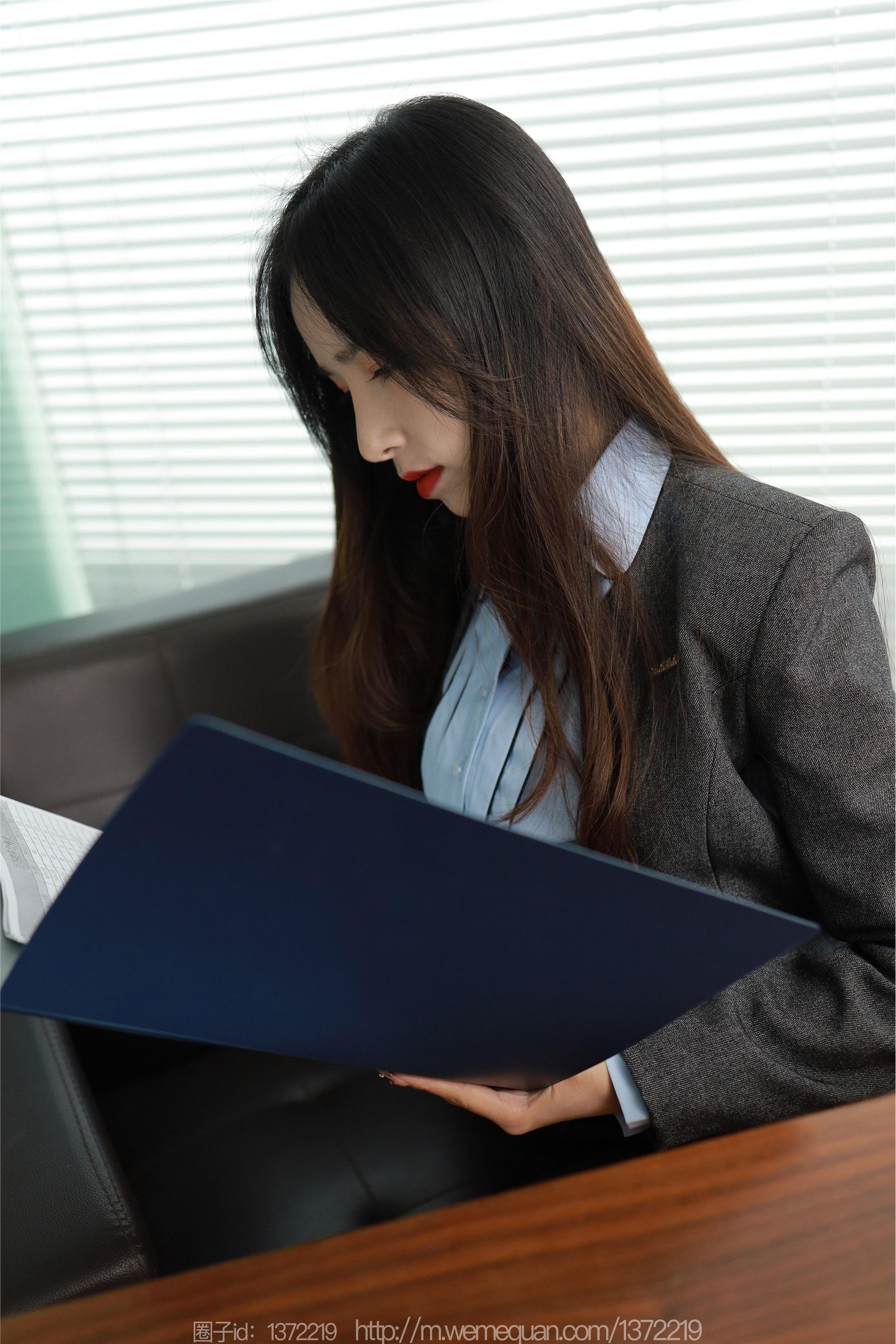 IESS异思趣向  2023.02.15 丝享家 1362 美子《桌底游戏》